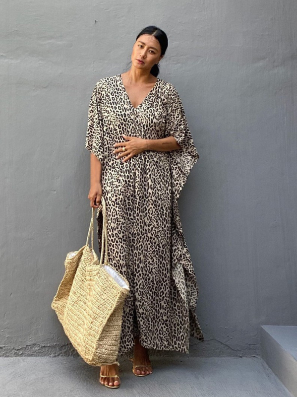 Leopardų spaudinio paplūdimio uždangalio marškiniai, laisvas kirpimas, saulės apsaugos dizainas, audinys Rayon su medvilnės pamušalu, 300 g MB255