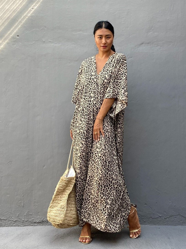 Leopardų spaudinio paplūdimio uždangalio marškiniai, laisvas kirpimas, saulės apsaugos dizainas, audinys Rayon su medvilnės pamušalu, 300 g MB255