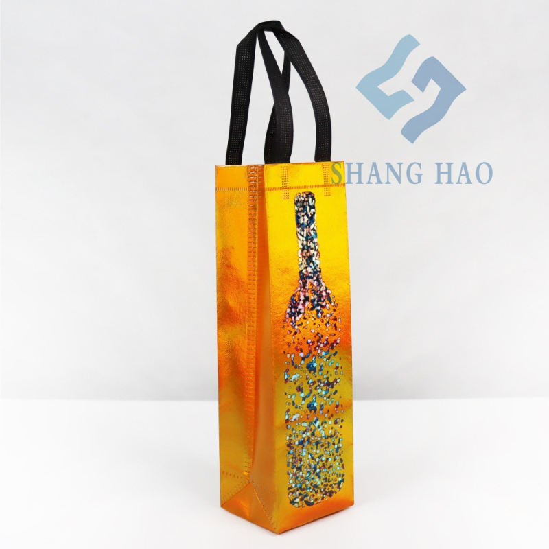 Чанта за едно шише вино – лазерно фолио върху нетъкан текстил, топлинен трансфер, моден стил, възможност за принт на лого, готов размер с персонализиране