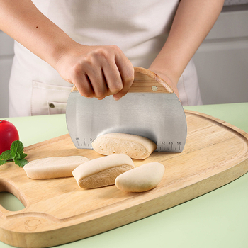 Universea nerūdijančio plieno miltų pjaustymo peilis su matavimo skale ir skraperiu – skirtas ryžių ritinėliams ir pusapvalių tortų pjaustymui