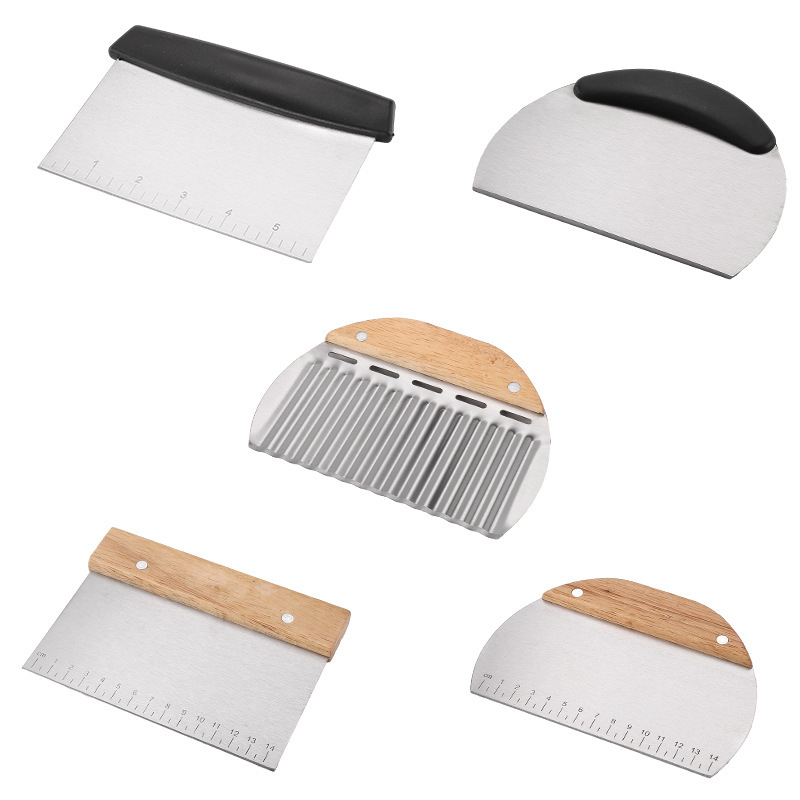 Universea nerūdijančio plieno miltų pjaustymo peilis su matavimo skale ir skraperiu – skirtas ryžių ritinėliams ir pusapvalių tortų pjaustymui