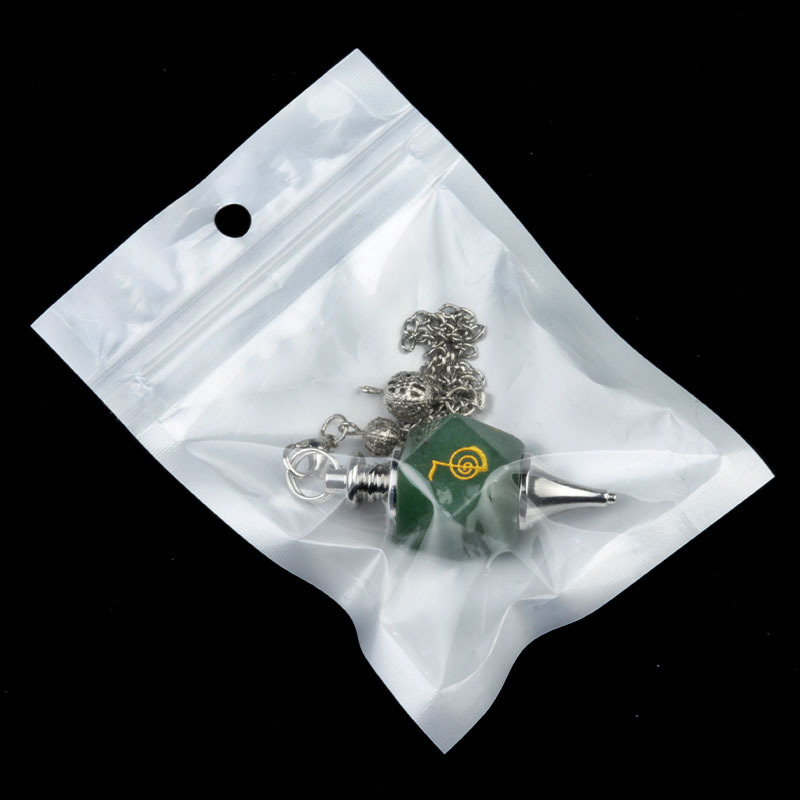 Pendulum pakabukas su Cho Ku Rei Reiki simboliu, pusbrangi akmeninė medžiaga, poliruotas paviršius, blokos formos