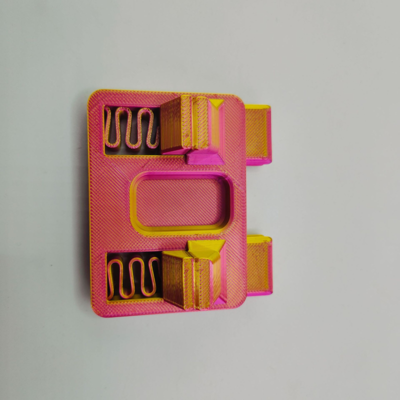 Elektrinių laidų suvirinimo laikiklis, PLA medžiaga, dažyta apdaila, logotipas atspausdintas, mechaninė gamyba, šiuolaikiškas minimalistinis stilius