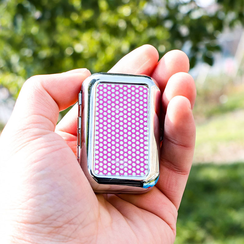 Kis hordozható fém hamutál tárolóval és nyomtatott logóval, 144 darabos csomag