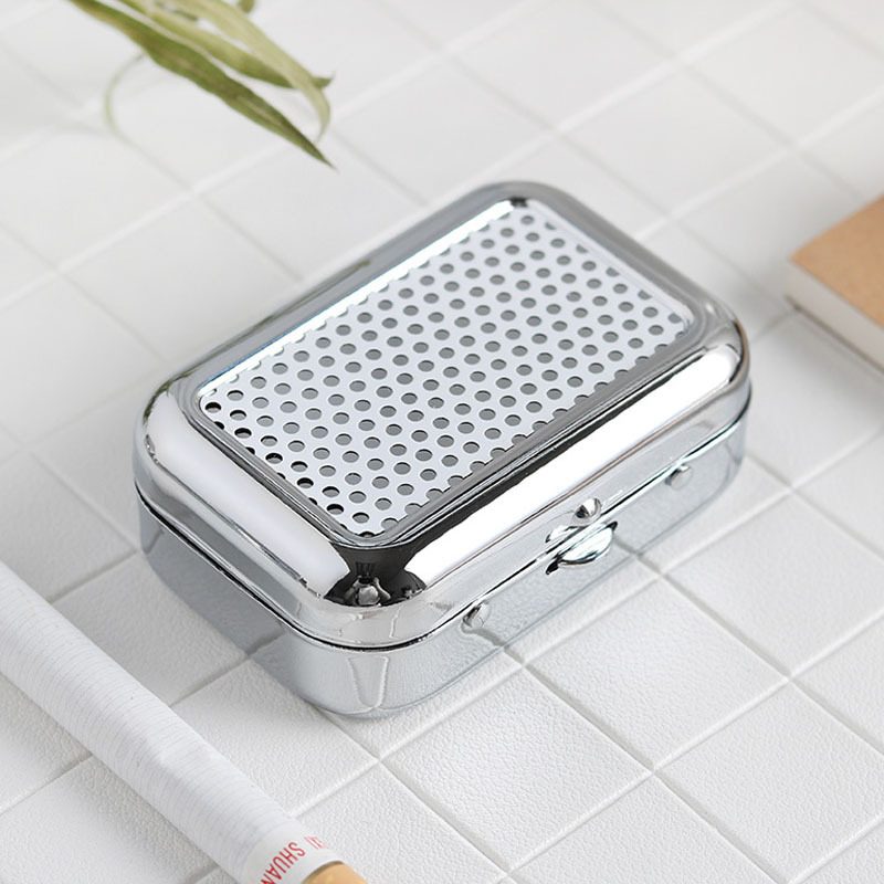 Kis hordozható fém hamutál tárolóval és nyomtatott logóval, 144 darabos csomag