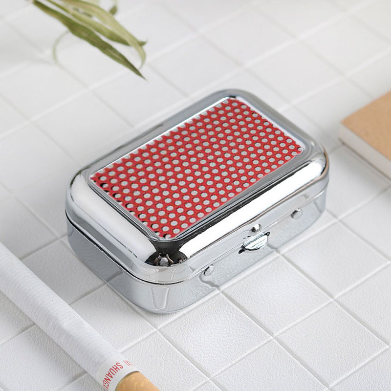 Kis hordozható fém hamutál tárolóval és nyomtatott logóval, 144 darabos csomag