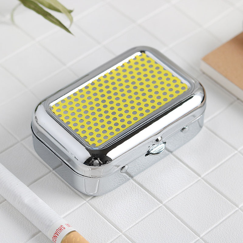 Kis hordozható fém hamutál tárolóval és nyomtatott logóval, 144 darabos csomag