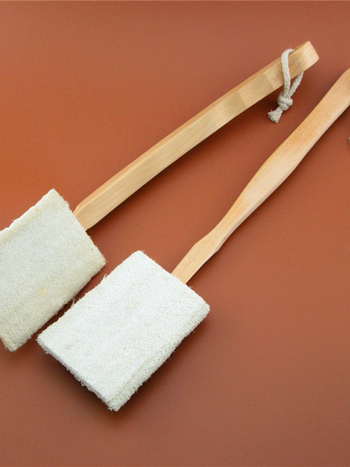 Ilgą rankeną turinti nuimama loofah vonios šepetėlis