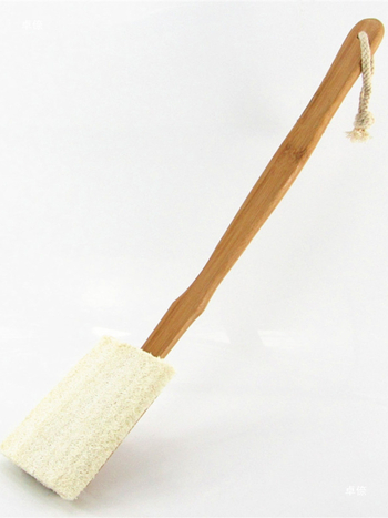 Ilgą rankeną turinti nuimama loofah vonios šepetėlis