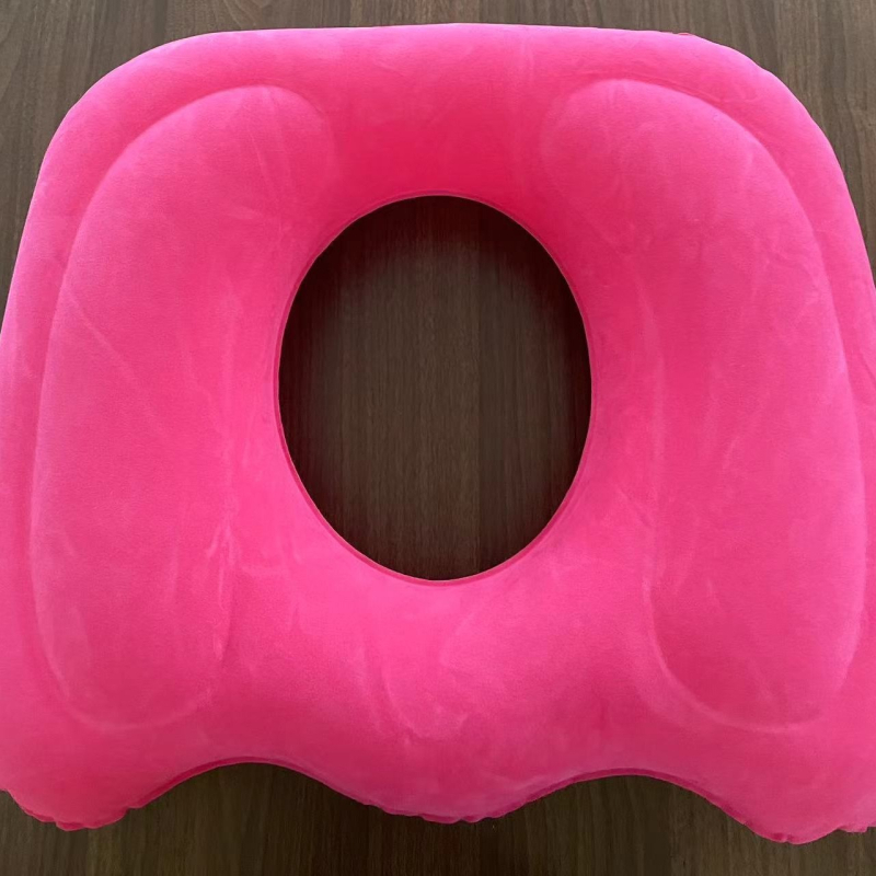 Hosszú üléshez tervezett párna plüss flockos felülettel, üreges kialakítás decubitus elleni, TEP töltet