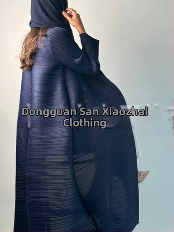 Arabų abaja su klostėmis ir spauda, ilgomis rankovėmis, išilgintas ilgis, užtrauktas rišimu