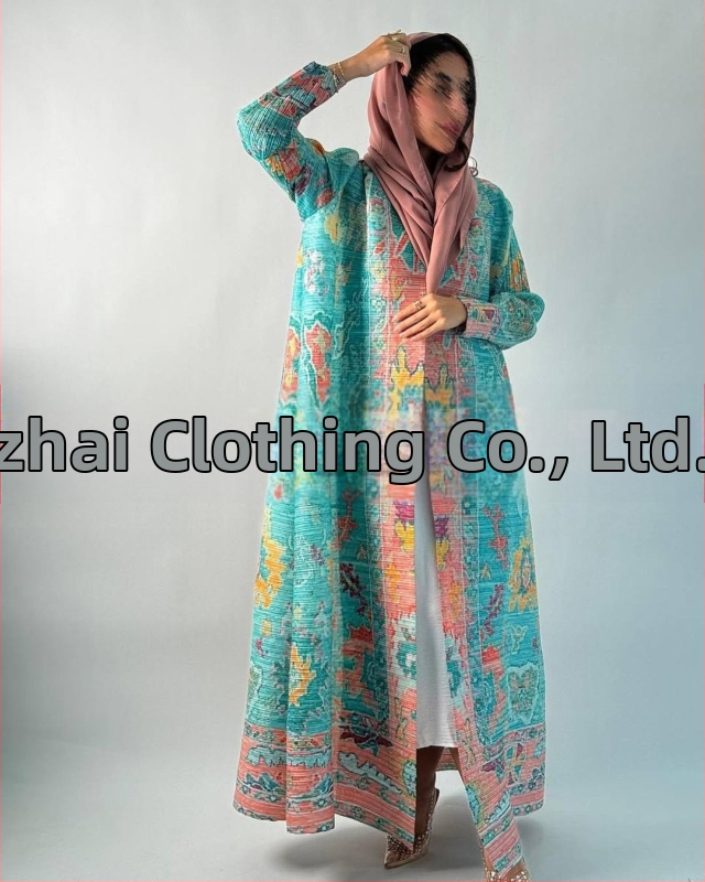 Arabų abaja su klostėmis ir spauda, ilgomis rankovėmis, išilgintas ilgis, užtrauktas rišimu