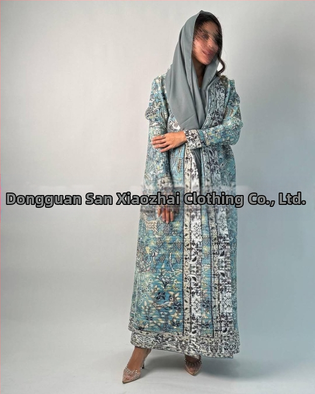 Arabų abaja su klostėmis ir spauda, ilgomis rankovėmis, išilgintas ilgis, užtrauktas rišimu