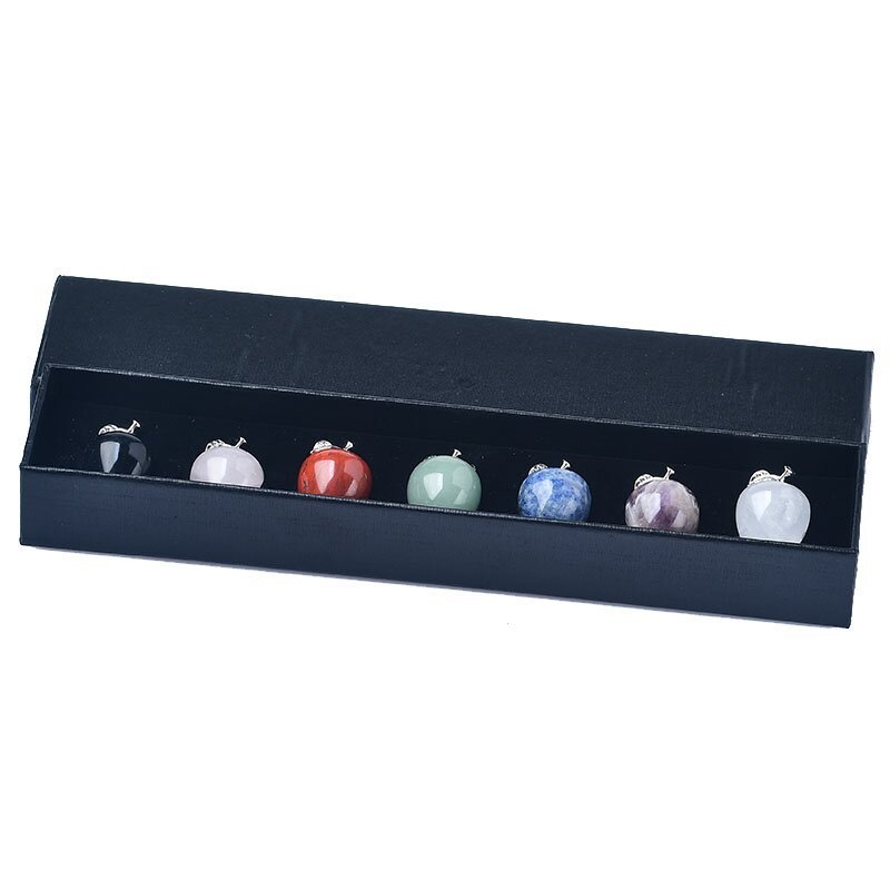 Krištolo obuolio formos akmens dekoracija su plokščią deimantinę bazę, itin plonas stilius, grandininis raštas