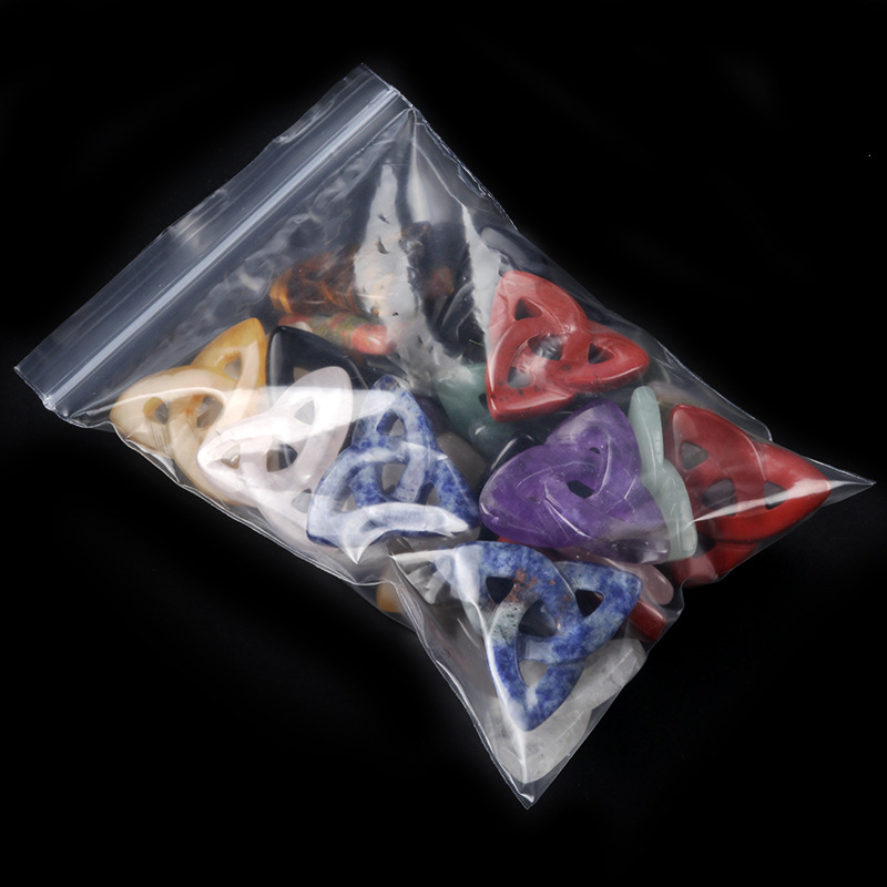 1709 Ирландски келтски възел, кух триъгълен силует, необработен камък, кристален ахат, шлайфане и полиране