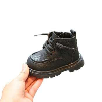 Uniszex gyerek bokacipő, alacsony szárú, műbőr felső, PVC talp, oldalsó cipzár, 1–3 éveseknek, téli/ősz/tavasz, anti-slip, textil talpbetét, brit stílus