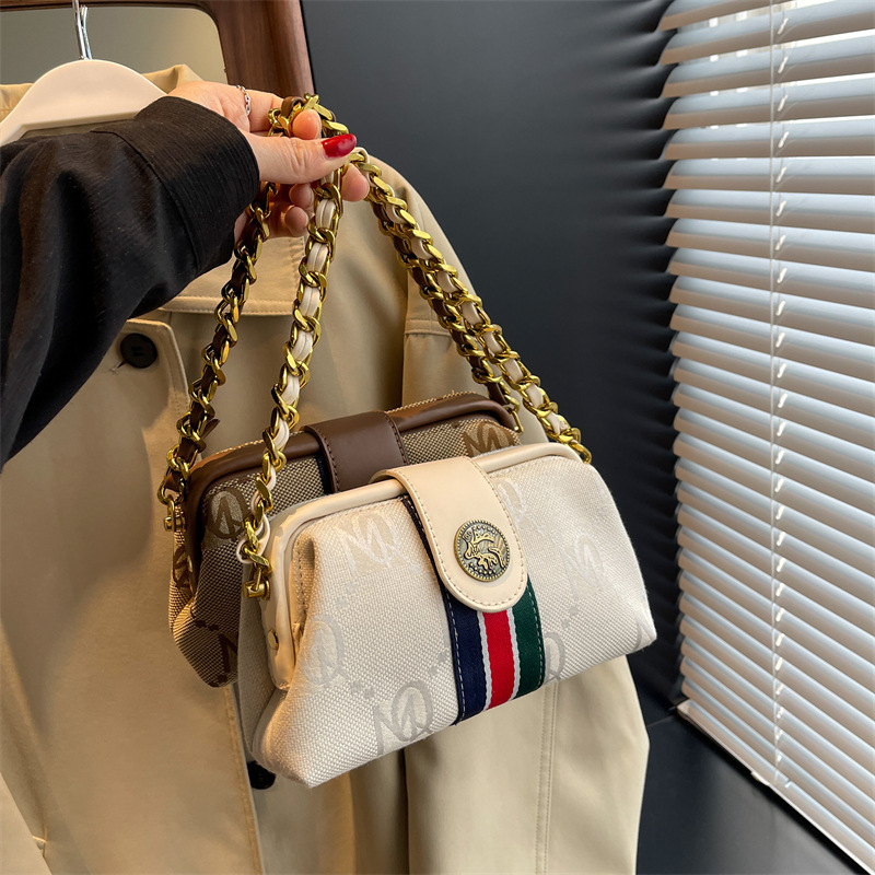 Платнена чанта за рамо за дами, хоризонтална квадратна форма, магнитно закопчаване, вътрешен джоб с цип