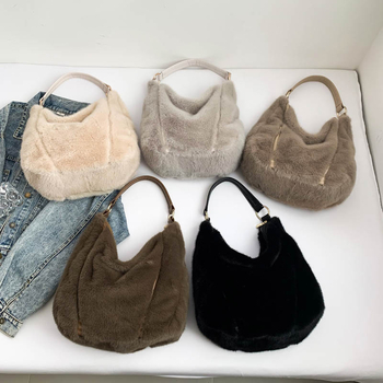 Tote táska, utcai divat, plüss, dumpling-stílusú forma, zipzárral záródó (2024 téli szezon)