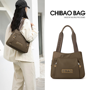 Nylonból készült tote táska vállpánttal üzleti utakhoz — vízszintes négyzetes forma, cipzár nyitás, poliészter bélés