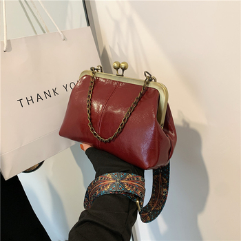 Geantă tip cochilie, PU material, formă orizontală pătrată, închidere cu capac, buzunare interne pentru telefon și ID