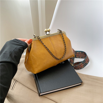 Geantă tip cochilie, PU material, formă orizontală pătrată, închidere cu capac, buzunare interne pentru telefon și ID