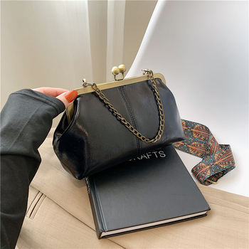 Geantă tip cochilie, PU material, formă orizontală pătrată, închidere cu capac, buzunare interne pentru telefon și ID