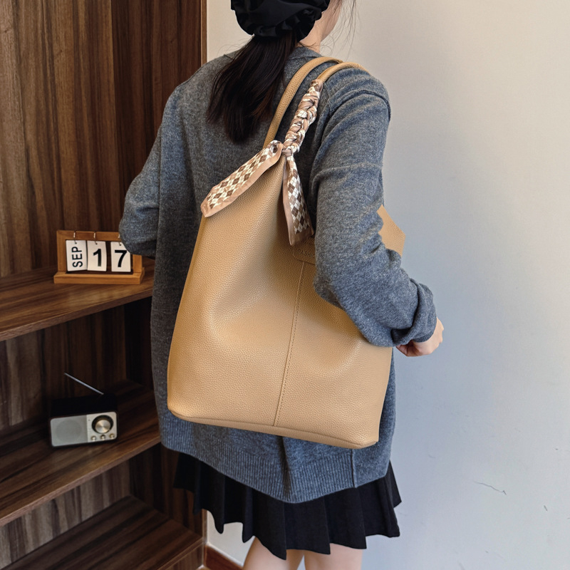 PU bucket táska nőknek, vintage stílus, 2025-ös modell, mágneses zárás, belső cipzáras rekesz, poliészter bélés, dupla vállpánt