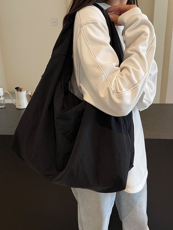 Pamutvászon tote táska, vízszintes négyszögletes forma, cipzár, belső telefonzseb, poliészter bélés