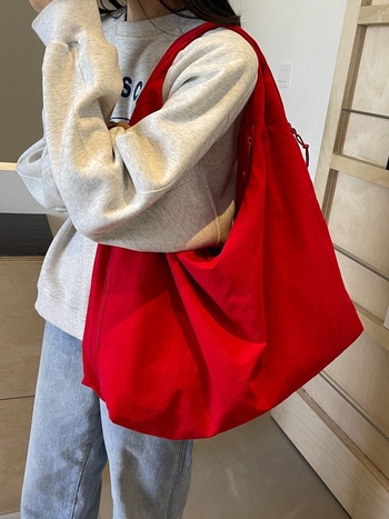 Pamutvászon tote táska, vízszintes négyszögletes forma, cipzár, belső telefonzseb, poliészter bélés