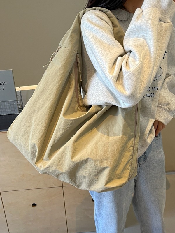 Pamutvászon tote táska, vízszintes négyszögletes forma, cipzár, belső telefonzseb, poliészter bélés