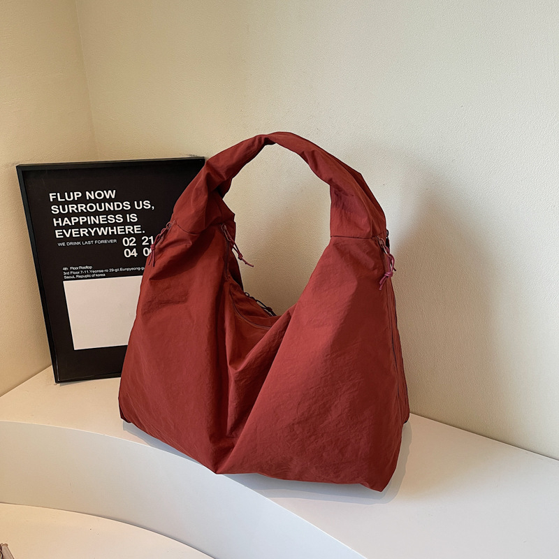 Pamutvászon tote táska, vízszintes négyszögletes forma, cipzár, belső telefonzseb, poliészter bélés