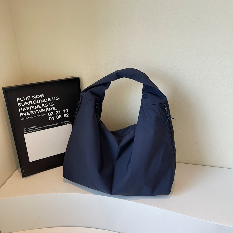 Pamutvászon tote táska, vízszintes négyszögletes forma, cipzár, belső telefonzseb, poliészter bélés