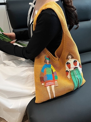 Nagy kapacitású kötött tote táska – pamut és len; függőleges négyszögletes forma; poliészter belső párnaház; nyitott kivitel; belső zseb mobiltelefonhoz