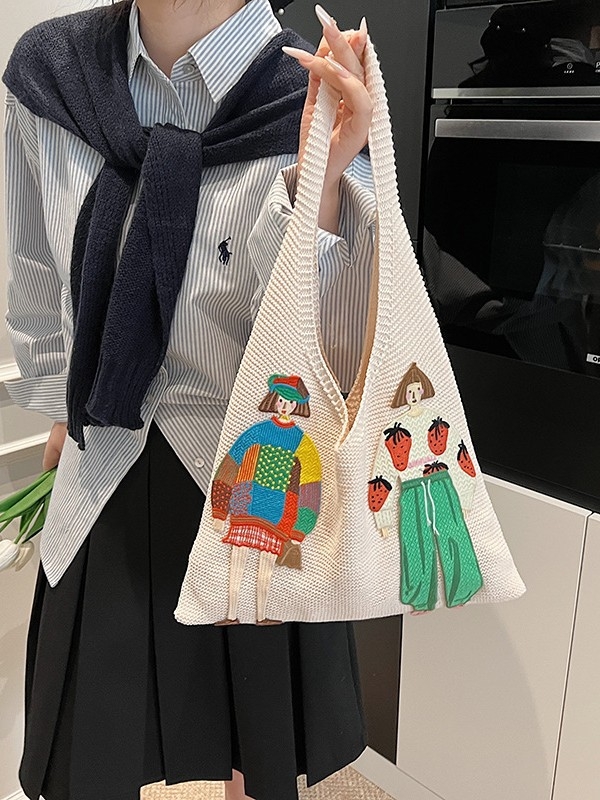 Nagy kapacitású kötött tote táska – pamut és len; függőleges négyszögletes forma; poliészter belső párnaház; nyitott kivitel; belső zseb mobiltelefonhoz