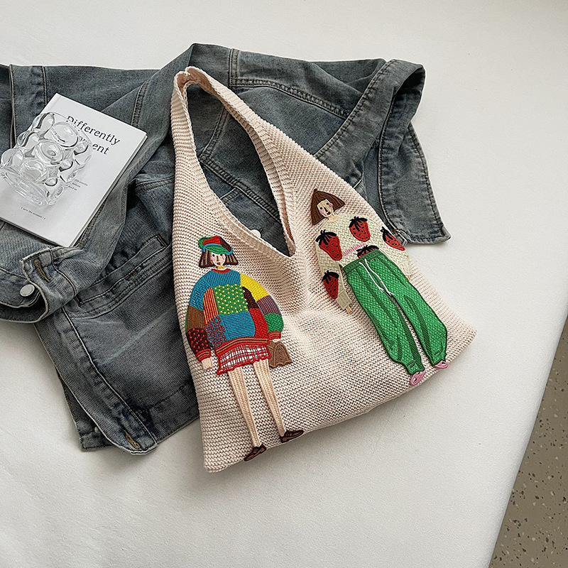 Nagy kapacitású kötött tote táska – pamut és len; függőleges négyszögletes forma; poliészter belső párnaház; nyitott kivitel; belső zseb mobiltelefonhoz