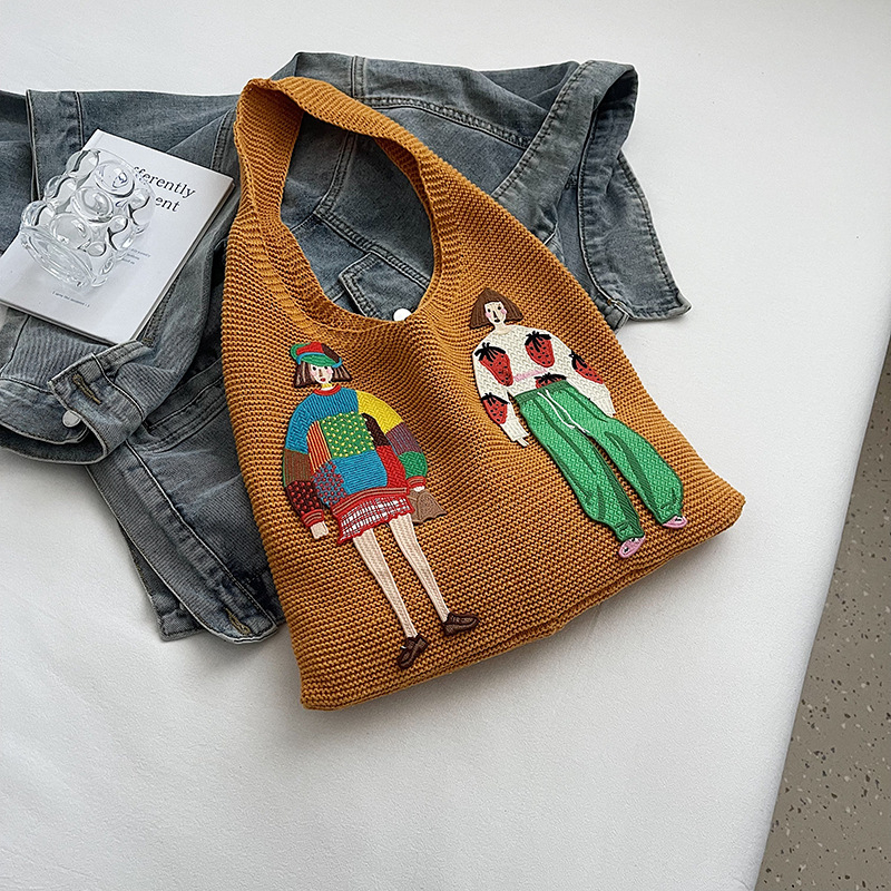 Nagy kapacitású kötött tote táska – pamut és len; függőleges négyszögletes forma; poliészter belső párnaház; nyitott kivitel; belső zseb mobiltelefonhoz