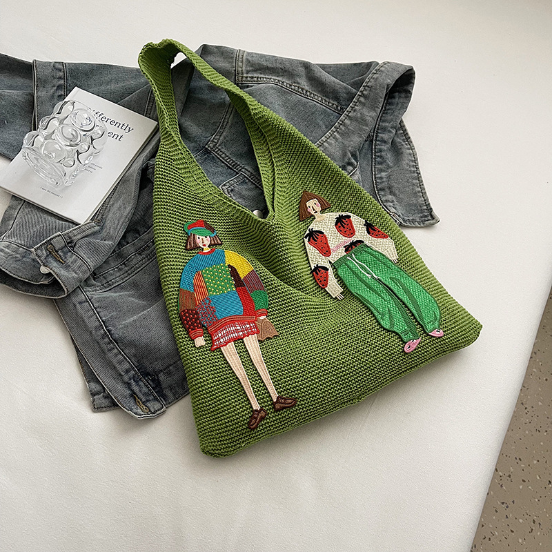 Nagy kapacitású kötött tote táska – pamut és len; függőleges négyszögletes forma; poliészter belső párnaház; nyitott kivitel; belső zseb mobiltelefonhoz