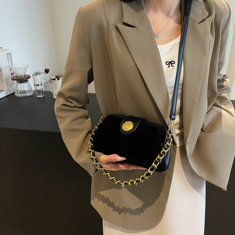 Ženska crossbody torbica - PU, horizontalni kvadratni oblik, magnetska kopča, unutarnja džep za telefon, podstava od poliestera