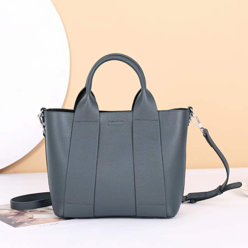 Valódi bőr bucket táska — közepes méret, hengeralakú, cipzáras zárás, egy vállpánt