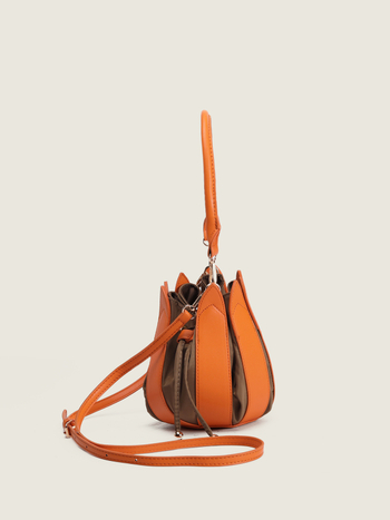 Inschick чанта-кофа – PU материал, затваряне с връзка, подплата от синтетична кожа, форма чанти-кофа