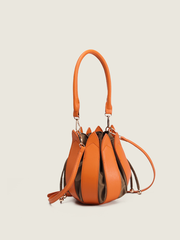 Inschick чанта-кофа – PU материал, затваряне с връзка, подплата от синтетична кожа, форма чанти-кофа