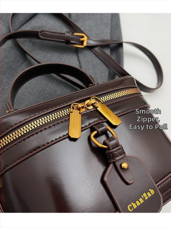 Geantă cosmetică în stil Chanel, vintage, din PU, cu fermoar, formă ovală, căptușeală de poliester, buzunar pentru ID