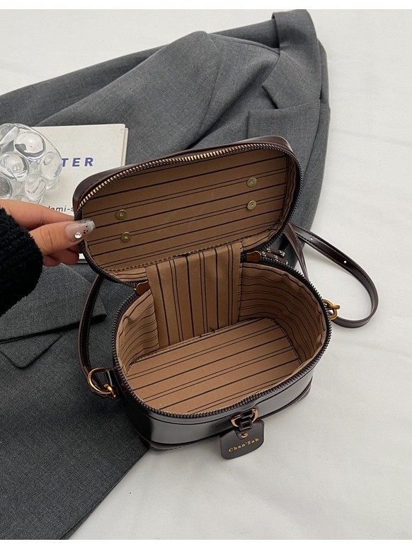 Geantă cosmetică în stil Chanel, vintage, din PU, cu fermoar, formă ovală, căptușeală de poliester, buzunar pentru ID