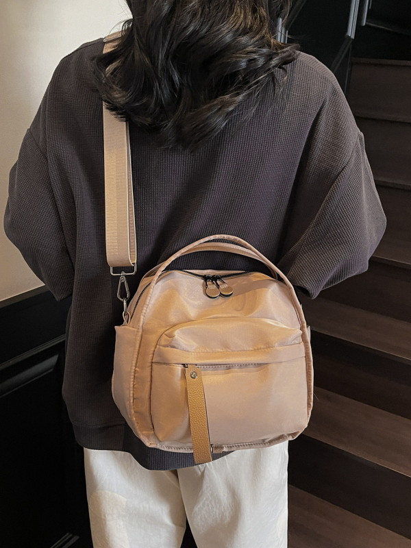 Uniszex nylon crossbody táska, vízszintes négyzet alakú forma, cipzáras nyitás, laminált belső zseb