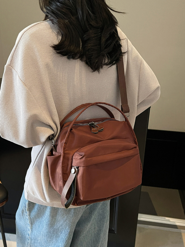 Uniszex nylon crossbody táska, vízszintes négyzet alakú forma, cipzáras nyitás, laminált belső zseb