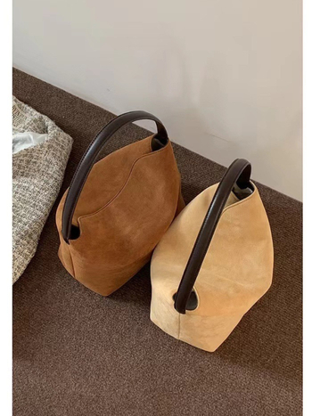 Utcai stílusú női plüss kézitáska mágneszárral és belső zsebekkel telefonhoz és cipzáras zsebbel