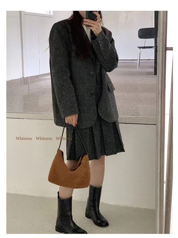 Utcai stílusú női plüss kézitáska mágneszárral és belső zsebekkel telefonhoz és cipzáras zsebbel