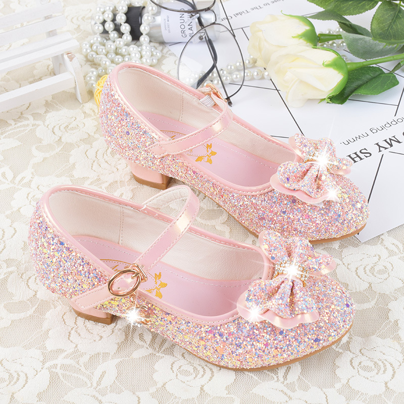 Lányoknak készült alacsony sarkú cipő, koreai stílusú masnival és kristály díszítéssel, hercegnő stílus — Felső része Ultrafilm bőr, Talp műanyag, Belső PU