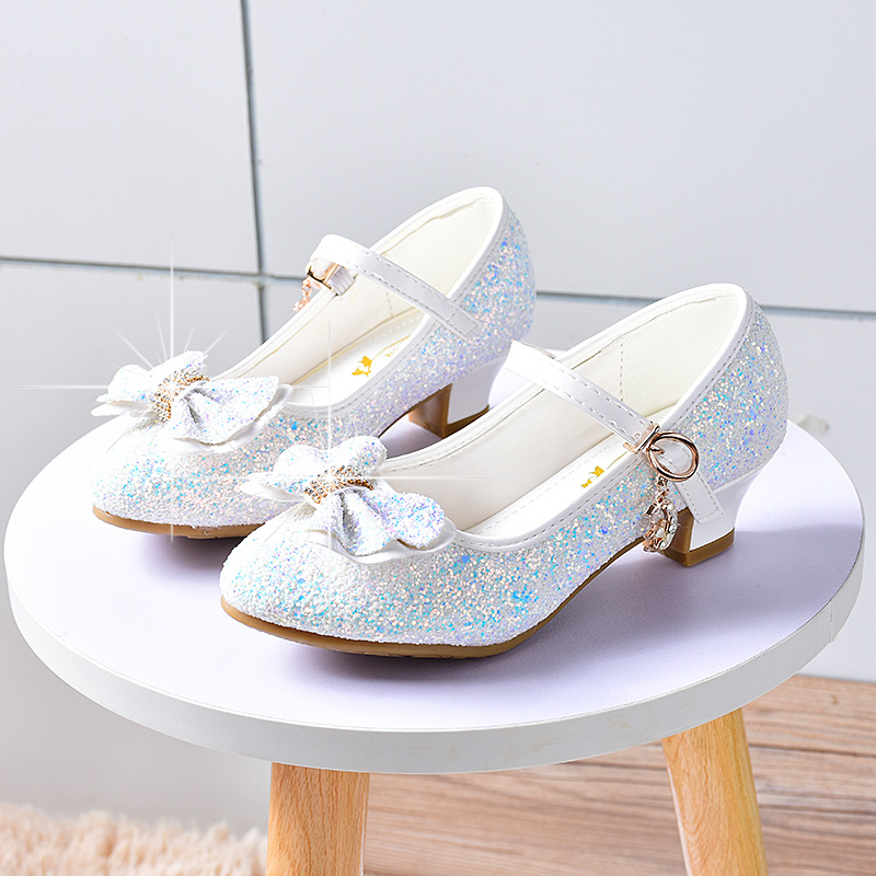 Lányoknak készült alacsony sarkú cipő, koreai stílusú masnival és kristály díszítéssel, hercegnő stílus — Felső része Ultrafilm bőr, Talp műanyag, Belső PU