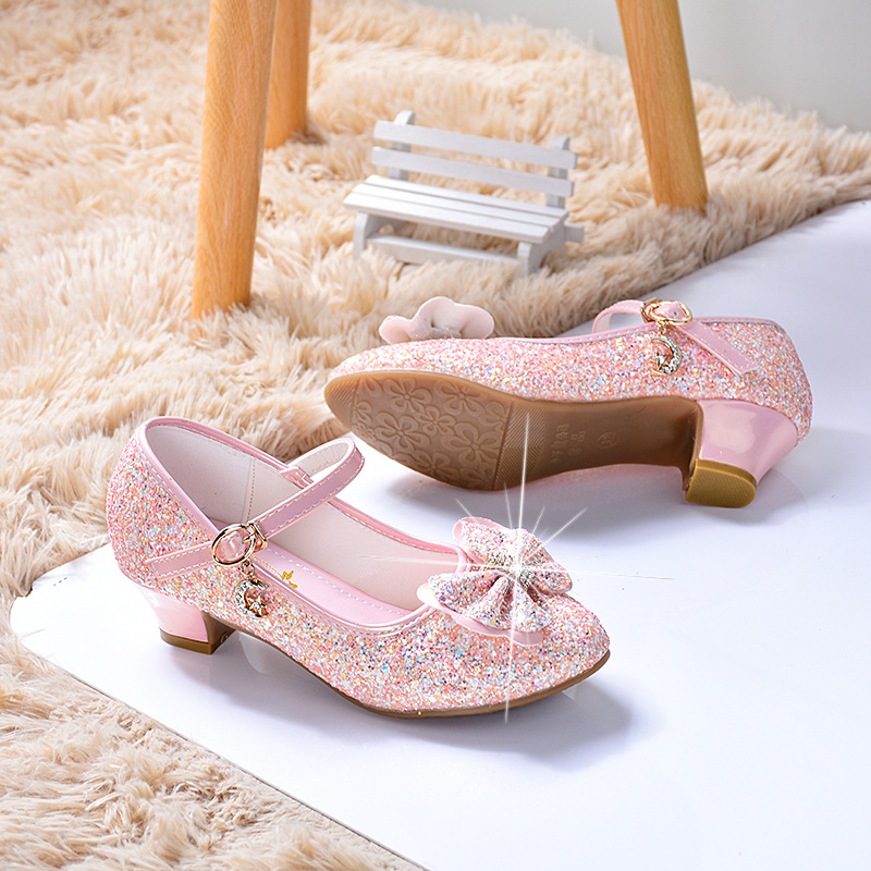 Lányoknak készült alacsony sarkú cipő, koreai stílusú masnival és kristály díszítéssel, hercegnő stílus — Felső része Ultrafilm bőr, Talp műanyag, Belső PU